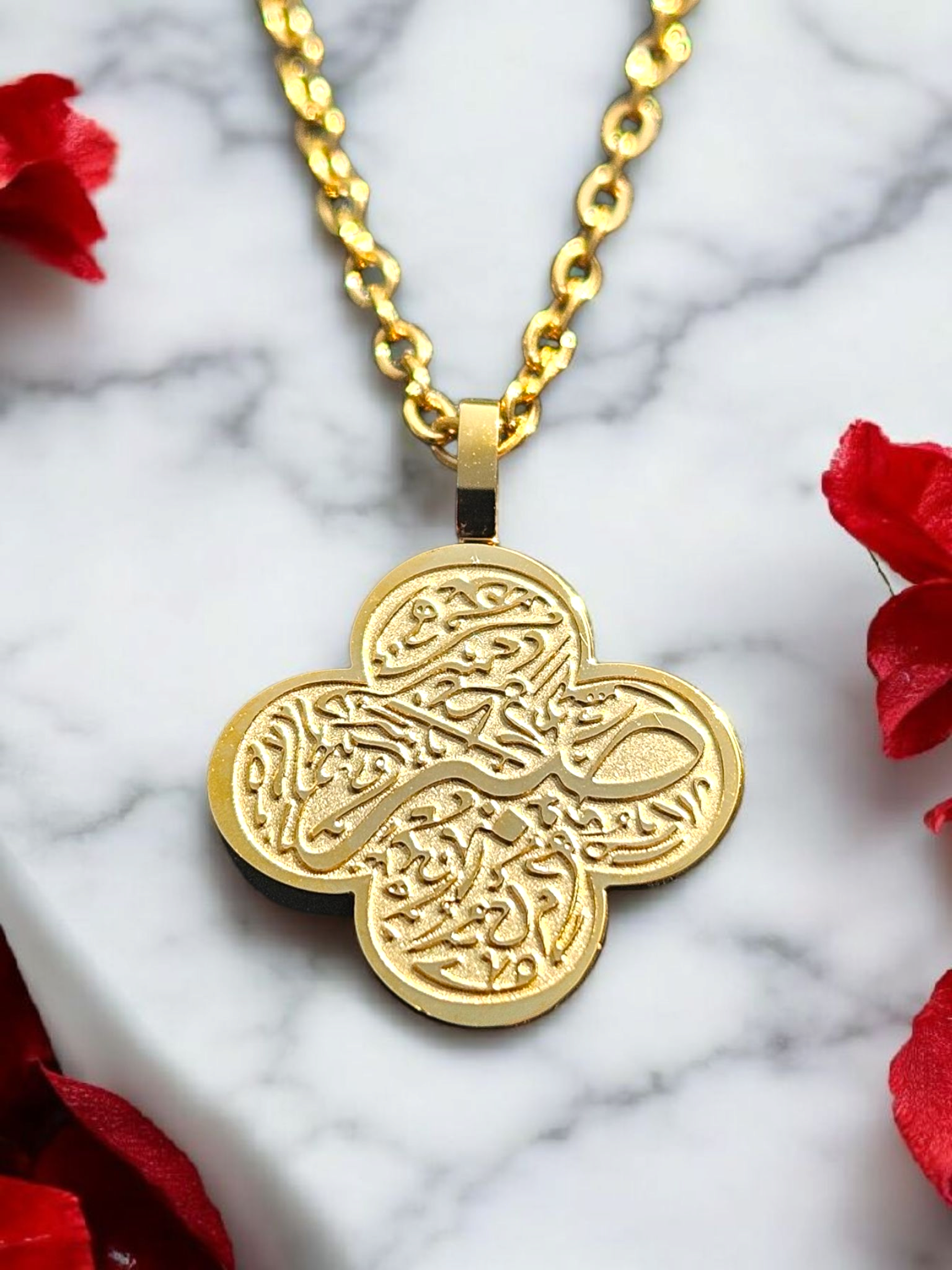 Patience in Arabic Clover Shape Necklace - Sabr 18K gold-plated stainless steel
