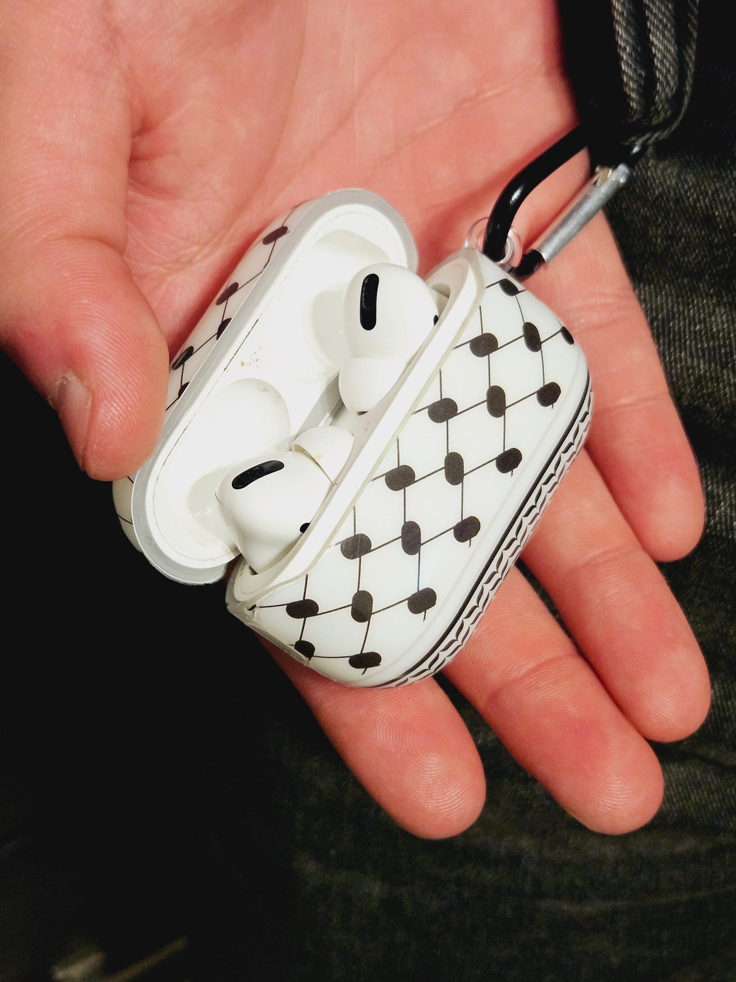 Keffiyeh Air Pod Case - Air Pods 2 and Pro ear buds Cover