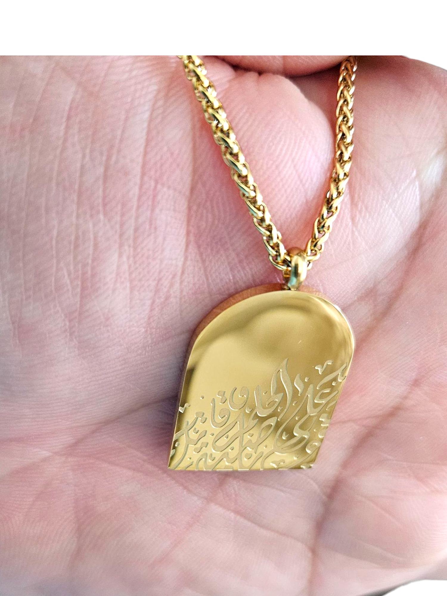 "Fight For Your Dreams" Necklace in Arabic Calligraphy - 18k Gold-Plated Stainless Steel
