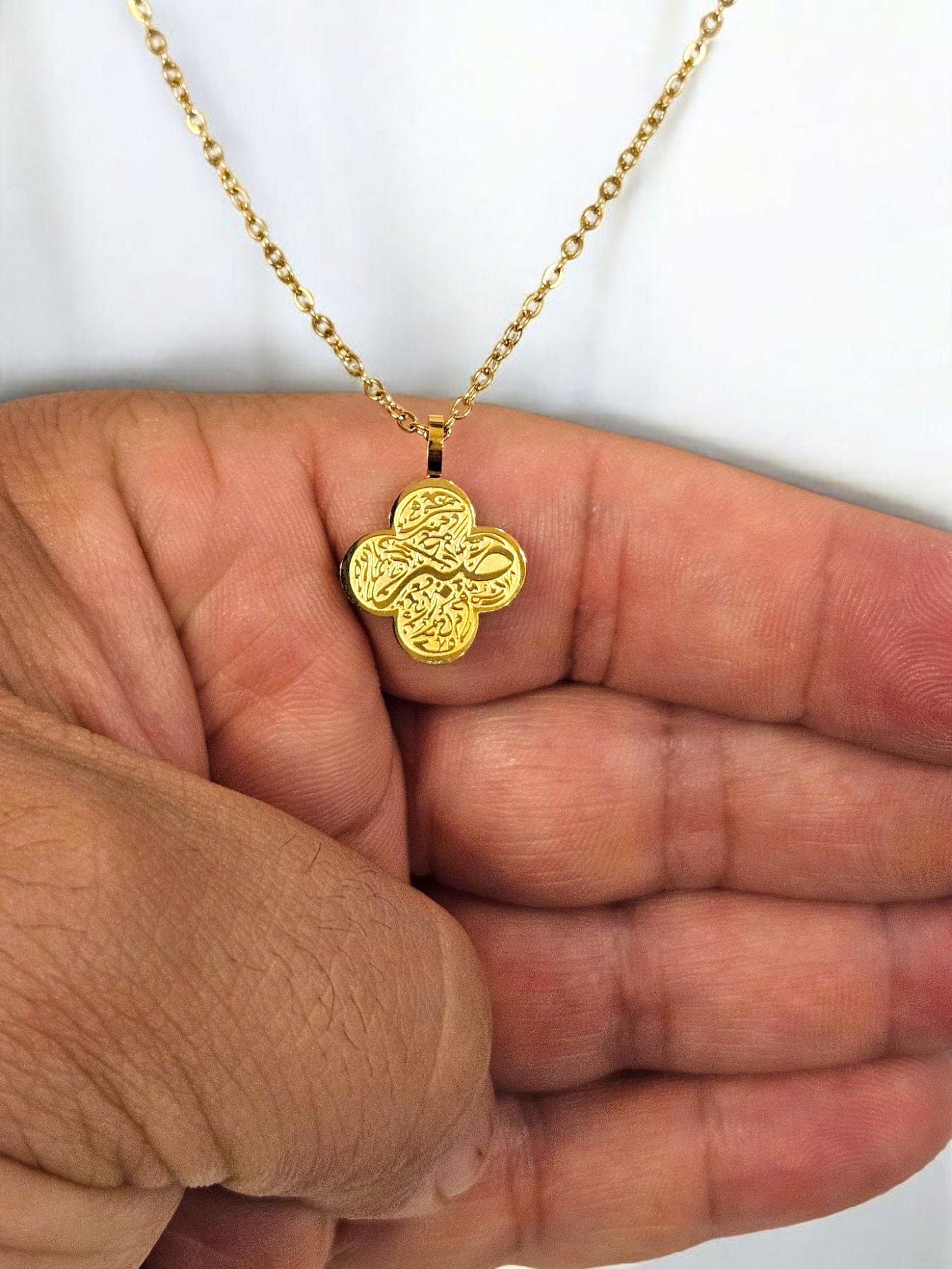 Patience in Arabic Clover Shape Necklace - Sabr 18K gold-plated stainless steel