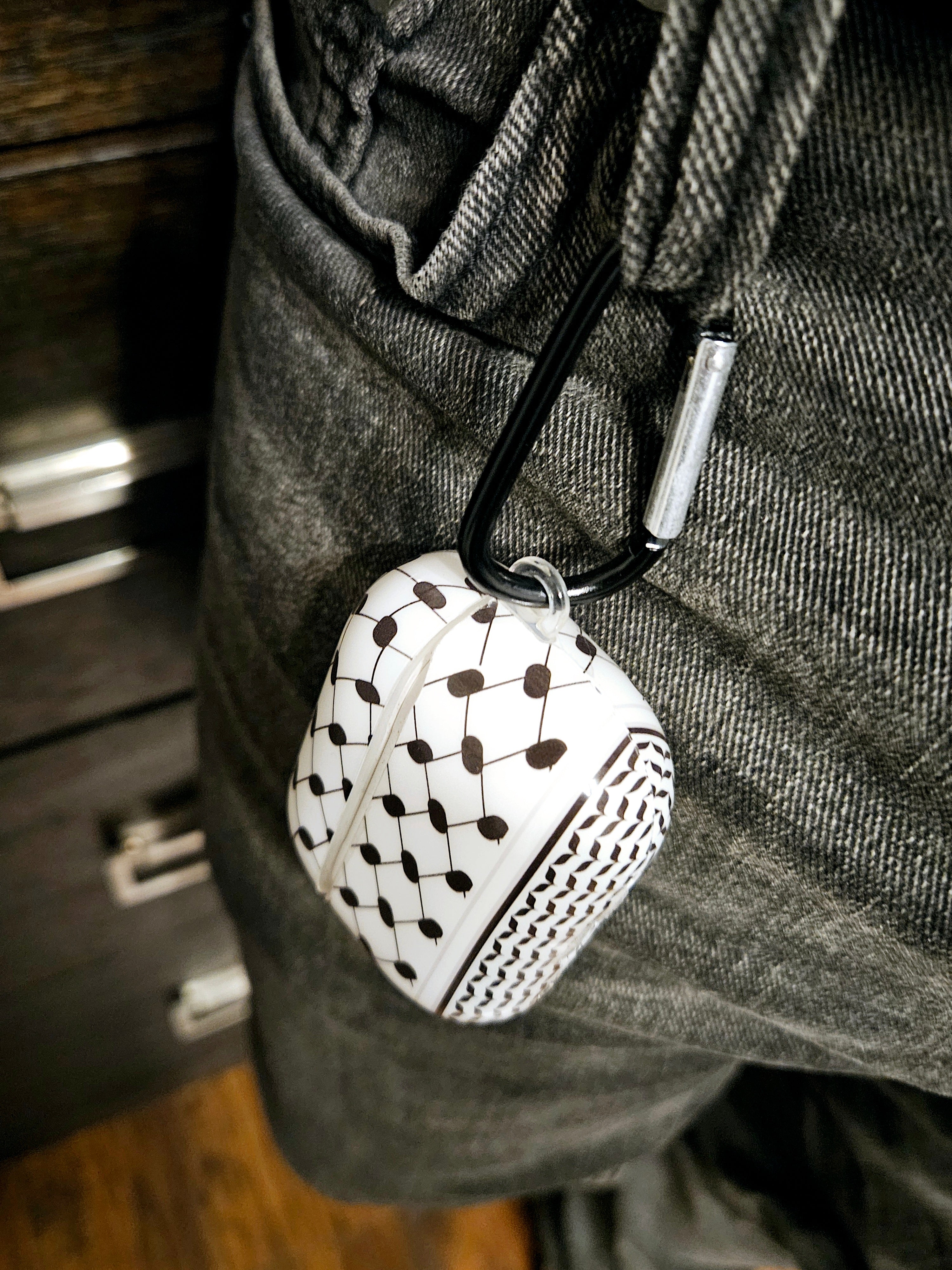 Keffiyeh Air Pod Case - Air Pods 2 and Pro ear buds Cover