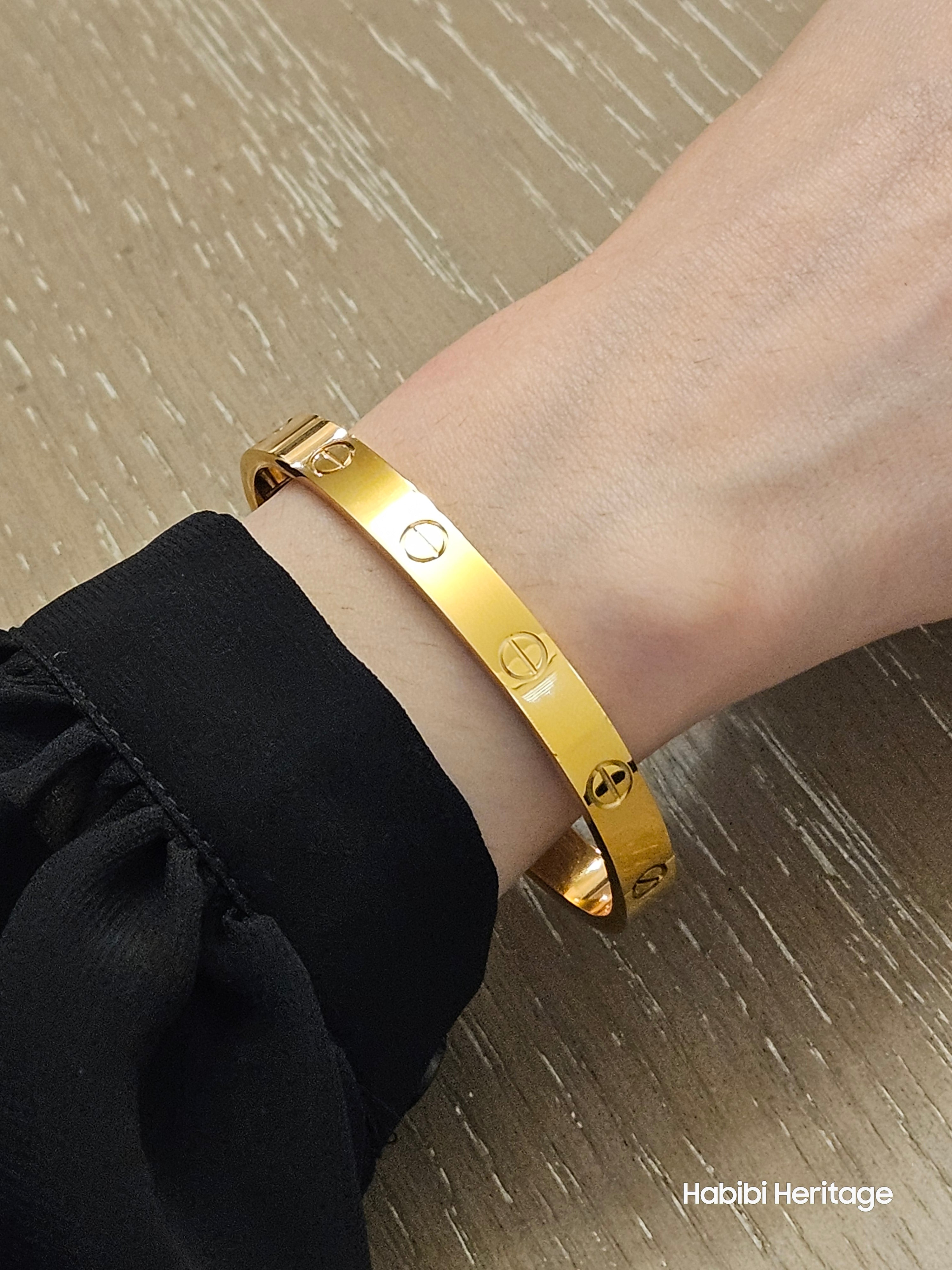 Bracelet with Screwdriver