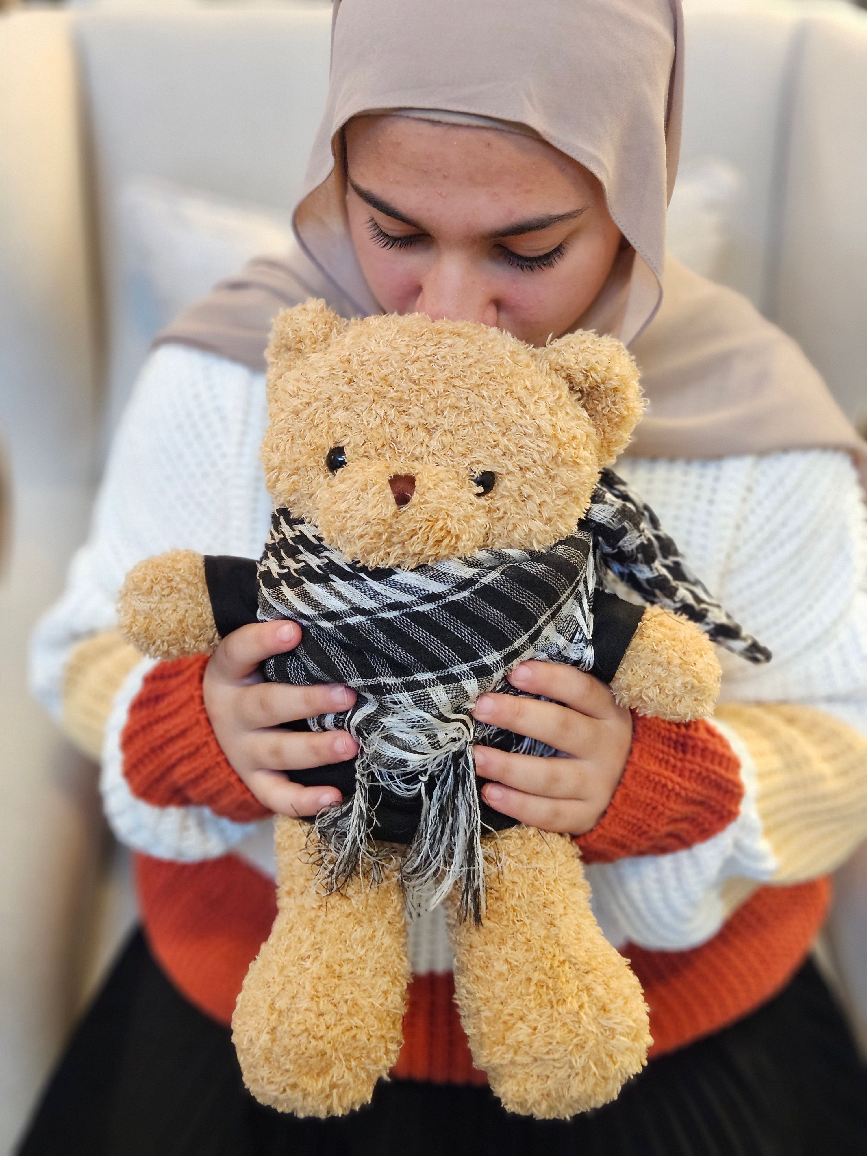 Habibi Bear Wearing Keffiyeh Scarf - 2 in 1 Removable Kufiyah